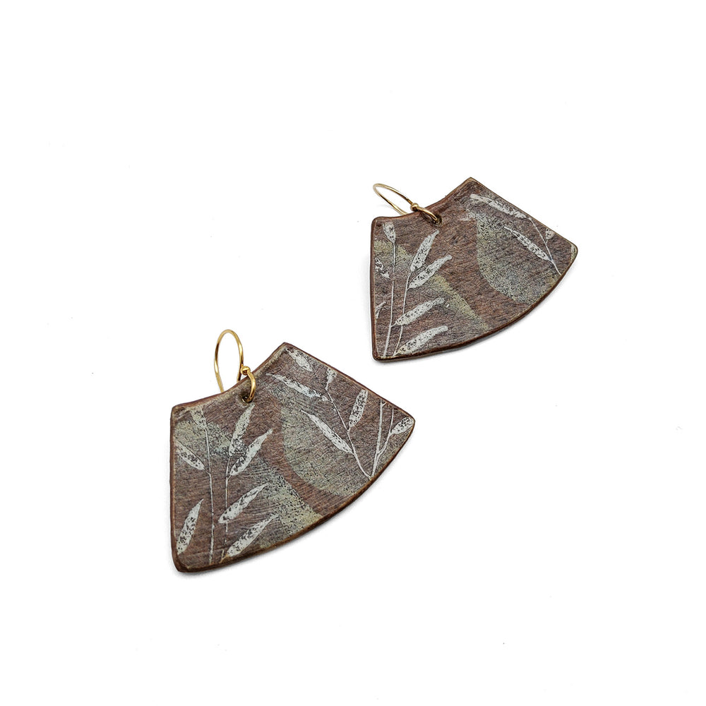 
            
                Load image into Gallery viewer, Brown Trapazoid Earrings
            
        