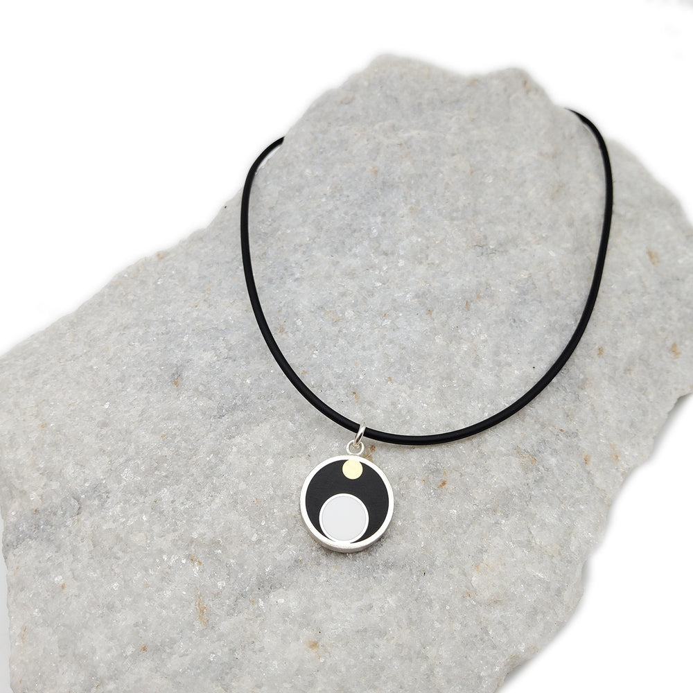 
            
                Load image into Gallery viewer, Black White and Brass Circle Necklace
            
        