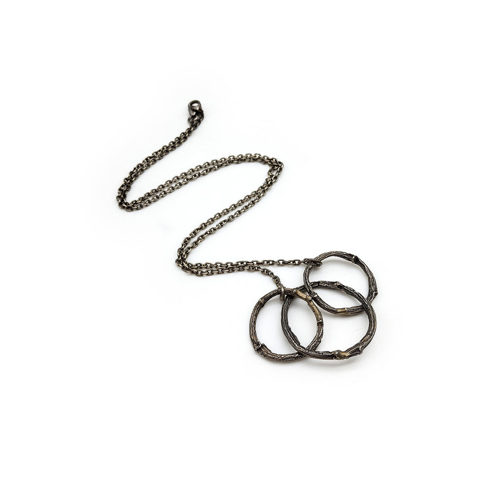 
            
                Load image into Gallery viewer, Silver Willow Ring Chain Necklace
            
        