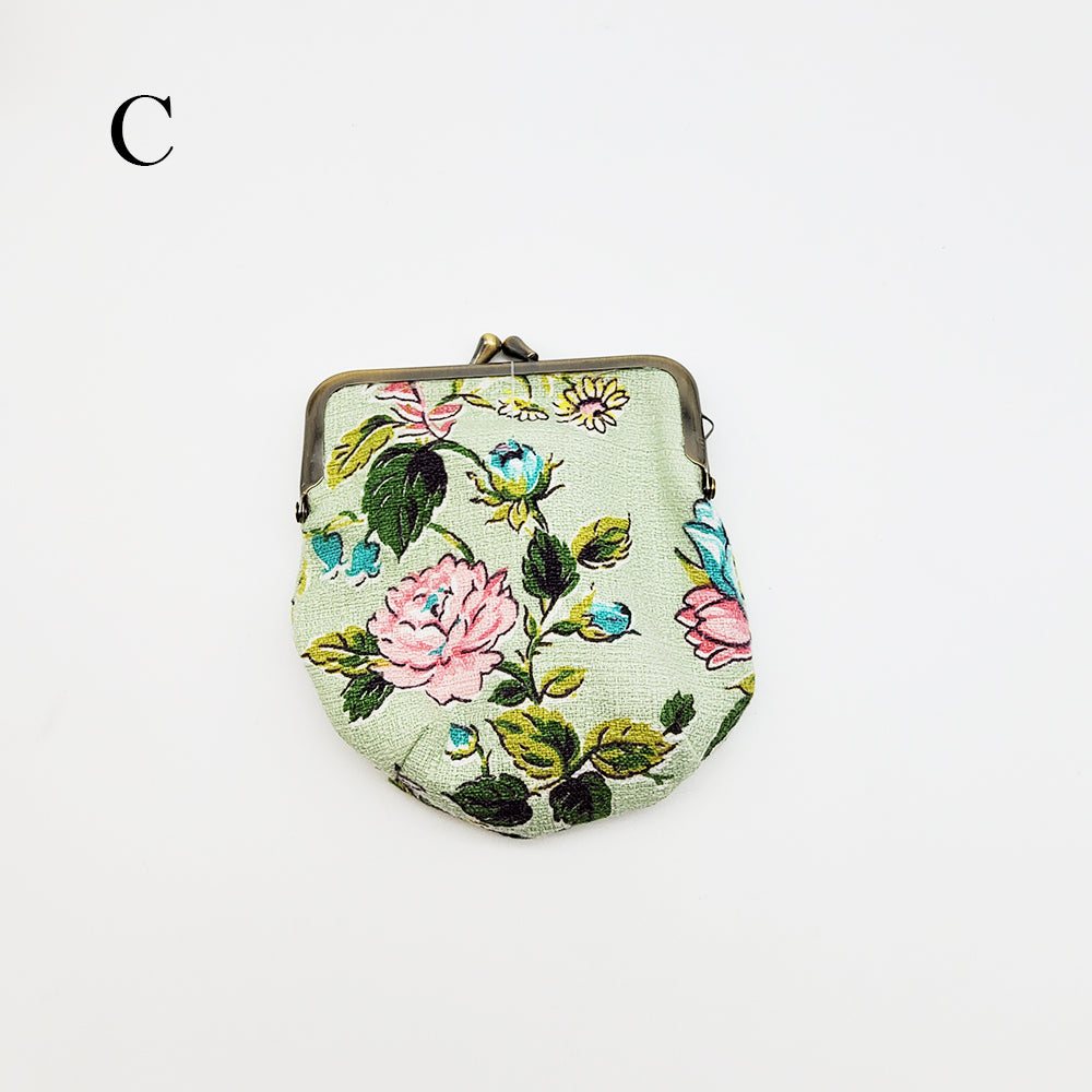 
            
                Load image into Gallery viewer, Coin Purse In Vintage Barkcloth C
            
        