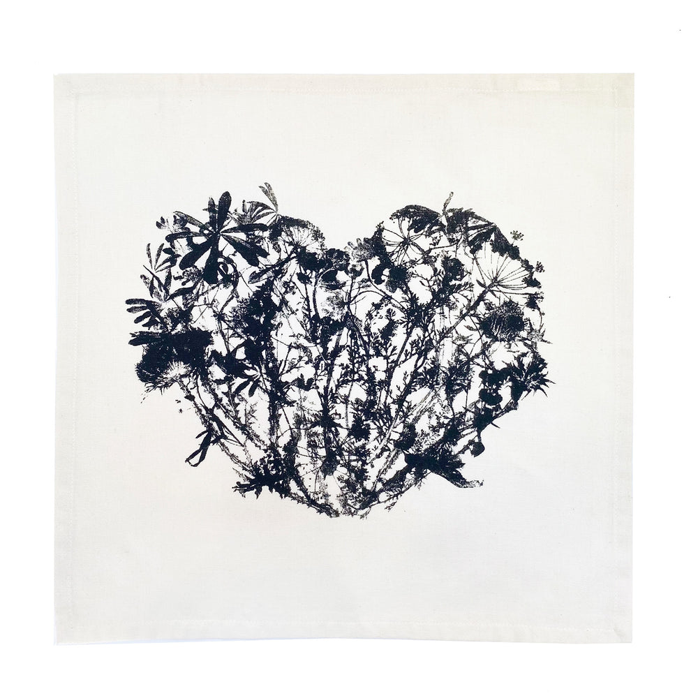 
            
                Load image into Gallery viewer, Heart Botanical Napkin Set
            
        